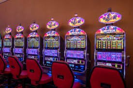 Wild Bandito roulette wheel and betting grid broadcast from danagg slot studio